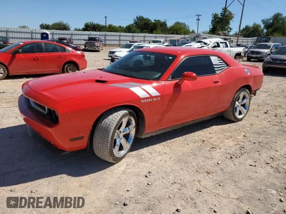 2013 Dodge Challenger R/T Plus z VIN 2C3CDYBTXDH728759, wystawiony jako Copart lot #73463964 z przebiegiem 138 738 mil mil oraz Szkoda całkowita • Salvage title. Historia ofert i sprzedaży dostępna na DreamBid. Obrazek 1.