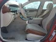 ✅ 2019 Mercedes-Benz E 450 • VIN: WDDZH6JB7KA592759 • Лот: 68437425. Опубликован ранее на Copart с пробегом 72 101 миль. Бесплатный доступ к архиву аукционных продаж из США и подробный отчёт об истории автомобиля на DreamBid. Изображение 7.