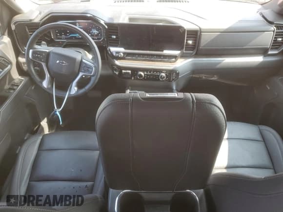 ✅ 2023 Chevrolet Silverado 1500 LT Trail Boss • VIN: 3GCUDFED8PG329197 • Lot: 71083065. Wystawiony na Copart z przebiegiem 31 752 mil. Bezpłatny archiwum sprzedaży aukcyjnych z USA i szczegółowy raport historii pojazdu na DreamBid. Zdjęcie 8.