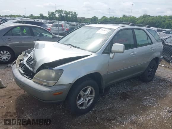 ✅ 2000 Lexus RX 300 • VIN: JT6HF10U2Y0146381 • Lot: 42698227. Listed on IAAI with 323,952 mi. Free auction sales archive from the USA and detailed vehicle history report at DreamBid. Image 2.