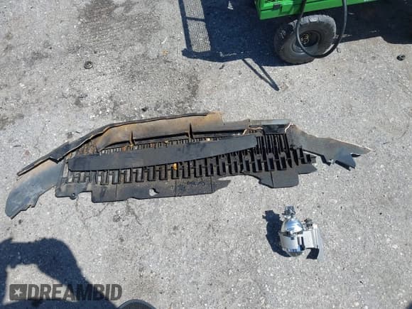 ✅ 2013 Audi RS 5 • VIN: WUAC6AFR2DA900747 • Lot: 41822517. Wystawiony na IAAI z przebiegiem 76 468 mil. Bezpłatny archiwum sprzedaży aukcyjnych z USA i szczegółowy raport historii pojazdu na DreamBid. Zdjęcie 12.