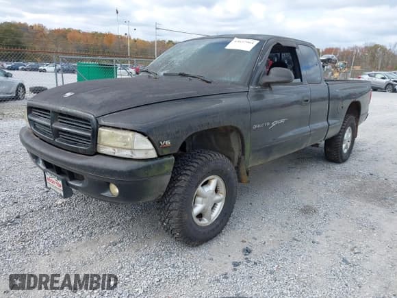 ✅ 2000 Dodge Dakota • VIN: 1B7GG22X1YS508459 • Лот: 43657904. Опубликован ранее на IAAI с пробегом 240 025 миль. Бесплатный доступ к архиву аукционных продаж из США и подробный отчёт об истории автомобиля на DreamBid. Изображение 2.