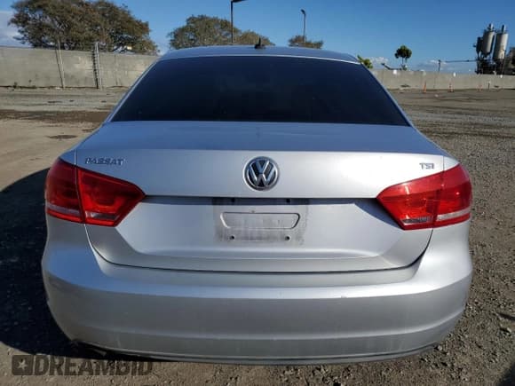 ✅ 2014 Volkswagen Passat S • VIN: 1VWAS7A3XEC067403 • Лот: 48843104. Опубликован ранее на Copart с пробегом 91 037 миль. Бесплатный доступ к архиву аукционных продаж из США и подробный отчёт об истории автомобиля на DreamBid. Изображение 6.