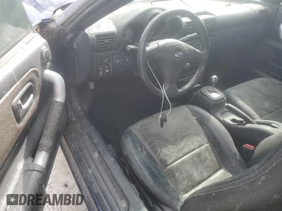 ✅ 2003 Toyota MR2 • VIN: JTDFR320130065605 • Лот: 75876064. Опубликован ранее на Copart с пробегом Не указан. Бесплатный доступ к архиву аукционных продаж из США и подробный отчёт об истории автомобиля на DreamBid. Изображение 8.