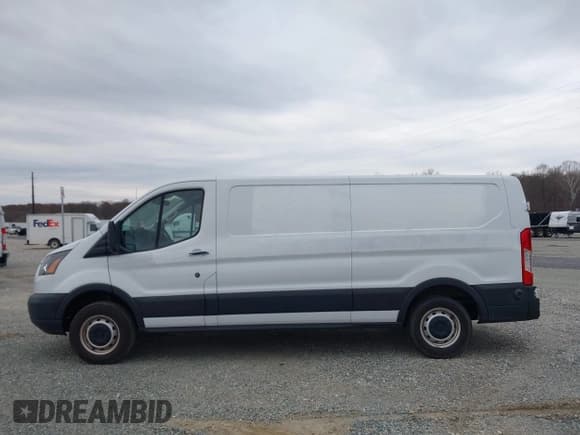 ✅ 2019 Ford Transit Cargo • VIN: 1FTYE2YM7KKB75117 • Lot: 43631171. Wystawiony na IAAI z przebiegiem 35 158 mil. Bezpłatny archiwum sprzedaży aukcyjnych z USA i szczegółowy raport historii pojazdu na DreamBid. Zdjęcie 14.
