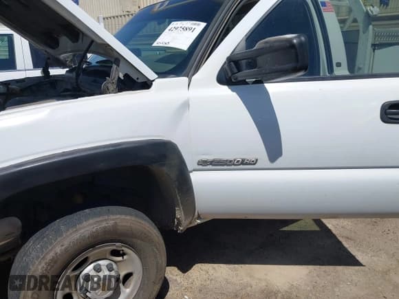 ✅ 2005 Chevrolet Silverado 2500HD Work Truck • VIN: 1GBHC24U45E226673 • Lot: 42975891. Wystawiony na IAAI z przebiegiem 254 063 mil. Bezpłatny archiwum sprzedaży aukcyjnych z USA i szczegółowy raport historii pojazdu na DreamBid. Zdjęcie 15.