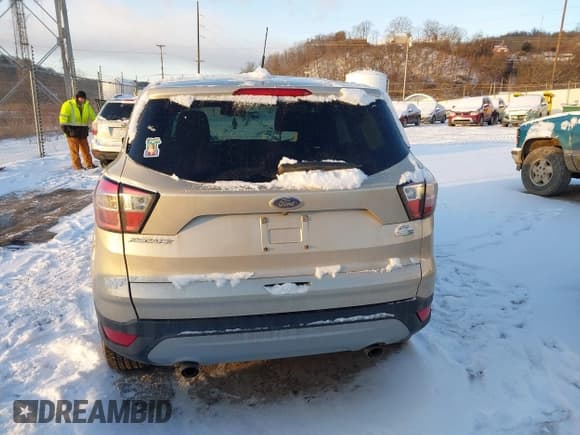 ✅ 2017 Ford Escape SE • VIN: 1FMCU9GD0HUF04174 • Лот: 41327379. Опубликован ранее на IAAI с пробегом 101 122 миль. Бесплатный доступ к архиву аукционных продаж из США и подробный отчёт об истории автомобиля на DreamBid. Изображение 16.