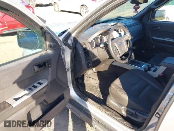 ✅ 2010 Ford Escape XLT • VIN: 1FMCU9DG2AKD31564 • Lot: 43765813. Wystawiony na IAAI z przebiegiem 140 483 mil. Bezpłatny archiwum sprzedaży aukcyjnych z USA i szczegółowy raport historii pojazdu na DreamBid. Zdjęcie 5.