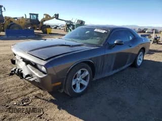 ✅ 2013 Dodge Challenger SXT • VIN: 2C3CDYAG0DH609249 • Lot: 88239595. Wystawiony na Copart z przebiegiem 126 129 mil. Bezpłatny archiwum sprzedaży aukcyjnych z USA i szczegółowy raport historii pojazdu na DreamBid. Zdjęcie 1.