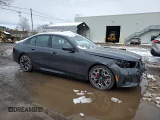 ✅ 2025 BMW i5 • VIN: WBY13HG04SCT25671 • Lot: 92853035. Wystawiony na Copart z przebiegiem 5 323 mil. Bezpłatny archiwum sprzedaży aukcyjnych z USA i szczegółowy raport historii pojazdu na DreamBid. Zdjęcie 4.