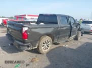 ✅ 2022 Chevrolet Silverado 1500 RST • VIN: 1GCUYEED5NZ126800 • Лот: 42528225. Опубликован ранее на IAAI с пробегом 77 824 миль. Бесплатный доступ к архиву аукционных продаж из США и подробный отчёт об истории автомобиля на DreamBid. Изображение 4.