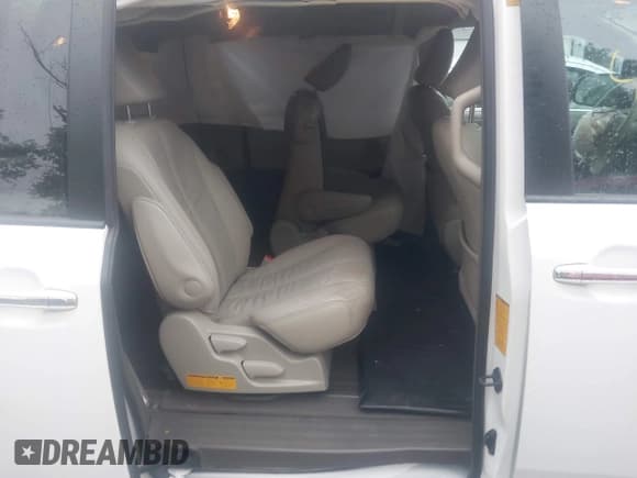 ✅ 2012 Toyota Sienna XLE AAS • VIN: 5TDYK3DC7CS190142 • Лот: 42830025. Опубликован ранее на IAAI с пробегом 189 718 миль. Бесплатный доступ к архиву аукционных продаж из США и подробный отчёт об истории автомобиля на DreamBid. Изображение 8.