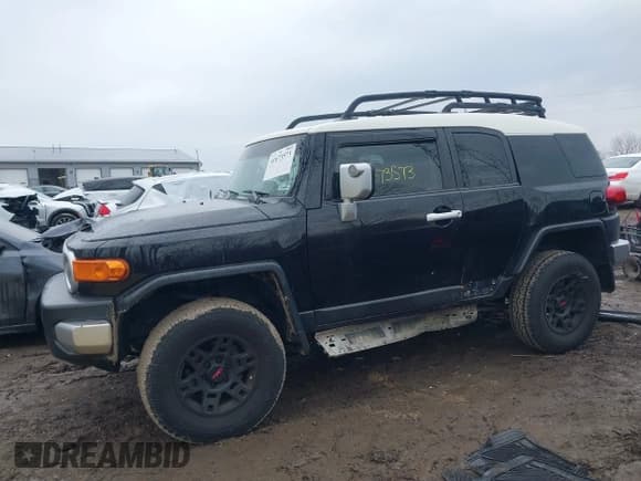 ✅ 2012 Toyota FJ Cruiser • VIN: JTEBU4BF8CK126763 • Lot: 41673573. Listed on IAAI with 116,650 mi. Free auction sales archive from the USA and detailed vehicle history report at DreamBid. Image 6.