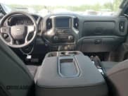 ✅ 2025 Chevrolet Silverado 1500 • VIN: 1GCRKAED1SZ221060 • Лот: 54929165. Опубликован ранее на Copart с пробегом 698 миль. Бесплатный доступ к архиву аукционных продаж из США и подробный отчёт об истории автомобиля на DreamBid. Изображение 8.