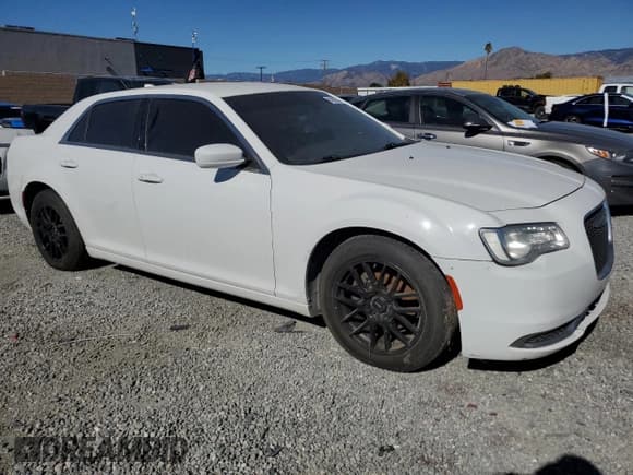 ✅ 2017 Chrysler 300 Limited • VIN: 2C3CCAAG0HH612779 • Lot: 91992535. Wystawiony na Copart z przebiegiem 167 372 mil. Bezpłatny archiwum sprzedaży aukcyjnych z USA i szczegółowy raport historii pojazdu na DreamBid. Zdjęcie 4.