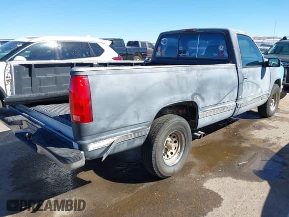 ✅ 1995 Chevrolet Silverado 1500 • VIN: 1GCEC14K3SE256699 • Lot: 43551786. Wystawiony na IAAI z przebiegiem 295 607 mil. Bezpłatny archiwum sprzedaży aukcyjnych z USA i szczegółowy raport historii pojazdu na DreamBid. Zdjęcie 4.