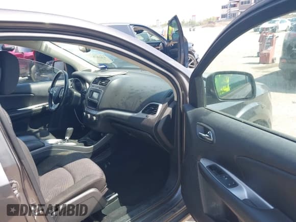 ✅ 2018 Dodge Journey SE • VIN: 3C4PDCAB6JT535309 • Lot: 43100516. Wystawiony na IAAI z przebiegiem 126 304 mil. Bezpłatny archiwum sprzedaży aukcyjnych z USA i szczegółowy raport historii pojazdu na DreamBid. Zdjęcie 5.