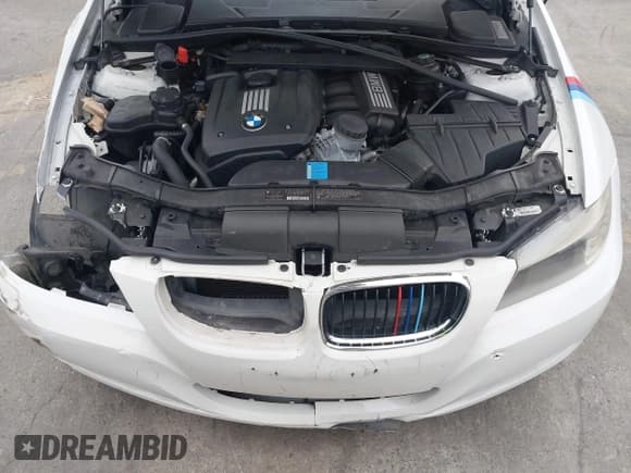 ✅ 2011 BMW 3 Series 328i • VIN: WBAPH5G59BNM75221 • Lot: 43402293. Wystawiony na IAAI z przebiegiem 155 551 mil. Bezpłatny archiwum sprzedaży aukcyjnych z USA i szczegółowy raport historii pojazdu na DreamBid. Zdjęcie 10.