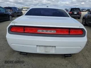 ✅ 2013 Dodge Challenger Rallye Redline • VIN: 2C3CDYAG4DH649821 • Lot: 47856955. Wystawiony na Copart z przebiegiem 155 523 mil. Bezpłatny archiwum sprzedaży aukcyjnych z USA i szczegółowy raport historii pojazdu na DreamBid. Zdjęcie 6.