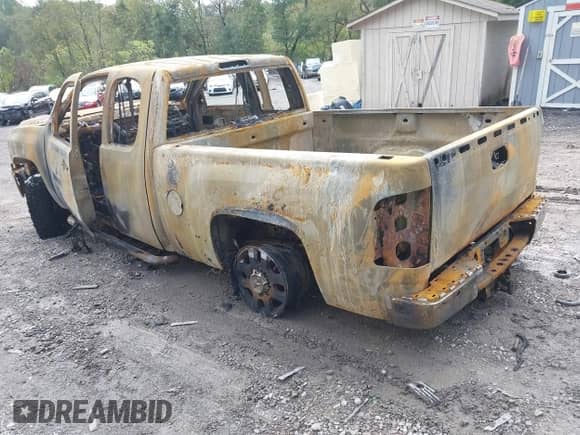 2011 Chevrolet Silverado 2500HD LT z VIN 1GC2KXCG6BZ138869, wystawiony jako IAAI lot #43311272 z przebiegiem Nie podano mil oraz . Historia ofert i sprzedaży dostępna na DreamBid. Obrazek 3.