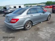 ✅ 2012 Mercedes-Benz C 300 Sport • VIN: WDDGF8BB7CR201054 • Lot: 42240771. Wystawiony na IAAI z przebiegiem 171 416 mil. Bezpłatny archiwum sprzedaży aukcyjnych z USA i szczegółowy raport historii pojazdu na DreamBid. Zdjęcie 4.