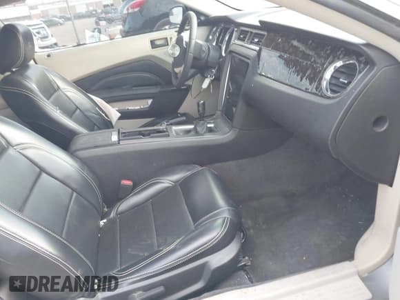 ✅ 2011 Ford Mustang Premium • VIN: 1ZVBP8AM1B5157592 • Lot: 43350539. Listed on IAAI with 140,346 mi. Free auction sales archive from the USA and detailed vehicle history report at DreamBid. Image 5.