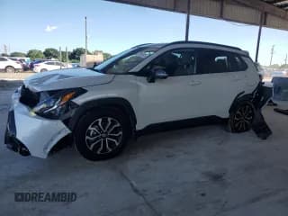 ✅ 2025 Toyota Corolla Cross Hybrid S • VIN: 7MUFBABG8SV072851 • Лот: 87256855. Опубликован ранее на Copart с пробегом 5 551 миль. Бесплатный доступ к архиву аукционных продаж из США и подробный отчёт об истории автомобиля на DreamBid. Изображение 1.