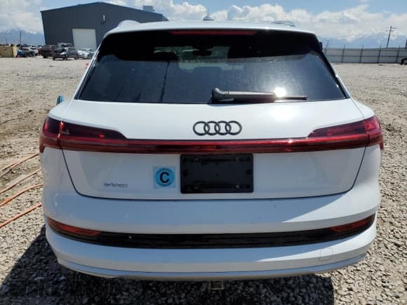 ✅ 2019 Audi e-tron Prestige • VIN: WA1VABGE8KB022801 • Lot: 52213123. Wystawiony na Copart z przebiegiem 28 988 mil. Bezpłatny archiwum sprzedaży aukcyjnych z USA i szczegółowy raport historii pojazdu na DreamBid. Zdjęcie 6.