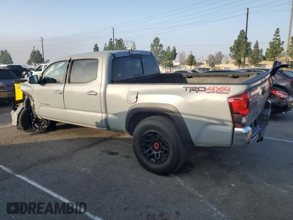 ✅ 2018 Toyota Tacoma TRD Off Road • VIN: 3TMDZ5BN3JM039712 • Lot: 89657285. Listed on Copart with 79,609 mi. Free auction sales archive from the USA and detailed vehicle history report at DreamBid. Image 2.