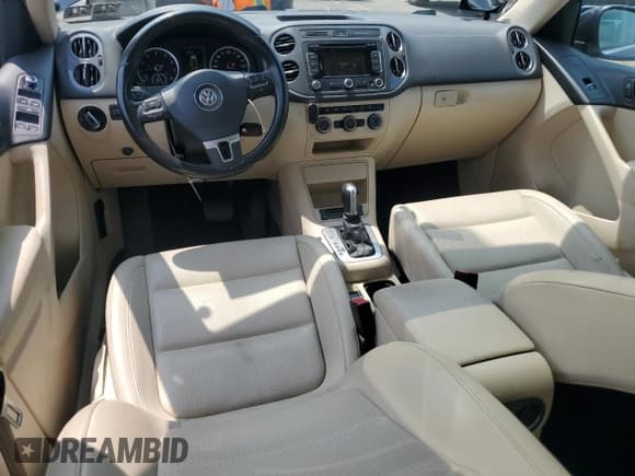 ✅ 2013 Volkswagen Tiguan SE • VIN: WVGBV7AX3DW535952 • Lot: 60476265. Listed on Copart with 126,204 mi. Free auction sales archive from the USA and detailed vehicle history report at DreamBid. Image 8.