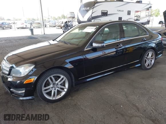 ✅ 2013 Mercedes-Benz C 250 Sport • VIN: WDDGF4HB7DR293834 • Lot: 42737553. Wystawiony na IAAI z przebiegiem 204 893 mil. Bezpłatny archiwum sprzedaży aukcyjnych z USA i szczegółowy raport historii pojazdu na DreamBid. Zdjęcie 17.