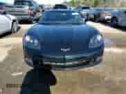 2010 Chevrolet Corvette 1LT z VIN 1G1YE2DW5A5101384, wystawiony jako Copart lot #81388913 z przebiegiem 25 269 mil mil oraz Szkoda całkowita • Salvage title. Historia ofert i sprzedaży dostępna na DreamBid. Obrazek 11.