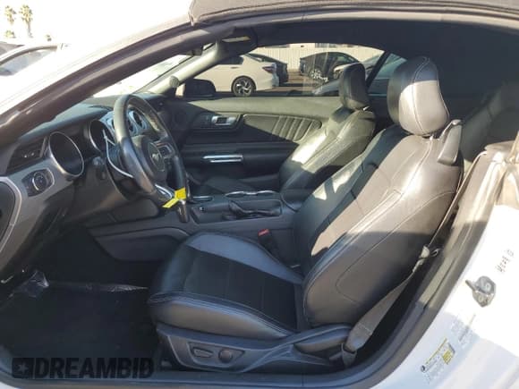 ✅ 2021 Ford Mustang EcoBoost • VIN: 1FATP8UH1M5121657 • Lot: 90483875. Wystawiony na Copart z przebiegiem 68 953 mil. Bezpłatny archiwum sprzedaży aukcyjnych z USA i szczegółowy raport historii pojazdu na DreamBid. Zdjęcie 7.