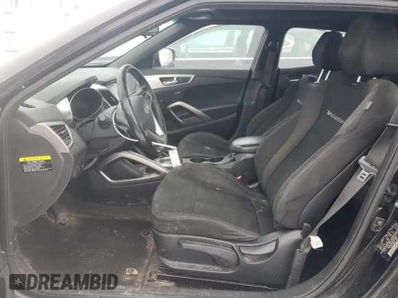 ✅ 2017 Hyundai Veloster • VIN: KMHTC6ADXHU324551 • Lot: 44230575. Wystawiony na Copart z przebiegiem 86 056 mil. Bezpłatny archiwum sprzedaży aukcyjnych z USA i szczegółowy raport historii pojazdu na DreamBid. Zdjęcie 7.