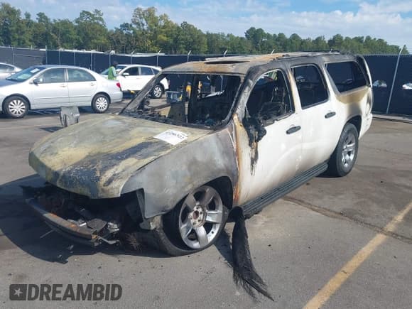 ✅ 2008 Chevrolet Suburban 3LT • VIN: 1GNFC16J58J225020 • Лот: 43286322. Опубликован ранее на IAAI с пробегом Не указан. Бесплатный доступ к архиву аукционных продаж из США и подробный отчёт об истории автомобиля на DreamBid. Изображение 2.