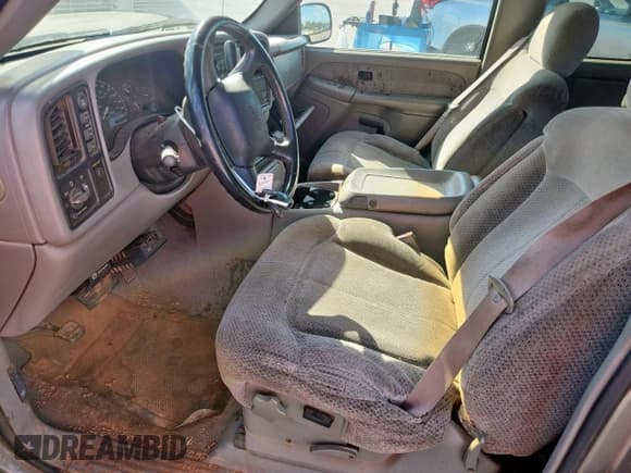 ✅ 1999 Chevrolet Silverado 2500 LT • VIN: 1GCGK29U5XE229796 • Lot: 85539885. Wystawiony na Copart z przebiegiem 216 018 mil. Bezpłatny archiwum sprzedaży aukcyjnych z USA i szczegółowy raport historii pojazdu na DreamBid. Zdjęcie 7.