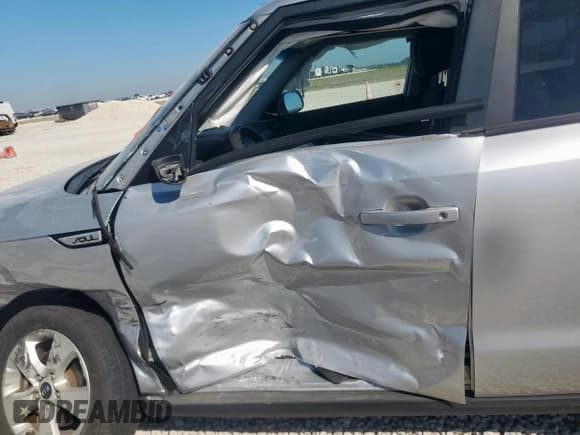 ✅ 2017 Kia Soul • VIN: KNDJN2A27H7435974 • Lot: 83759545. Listed on Copart with Not provided. Free auction sales archive from the USA and detailed vehicle history report at DreamBid. Image 7.