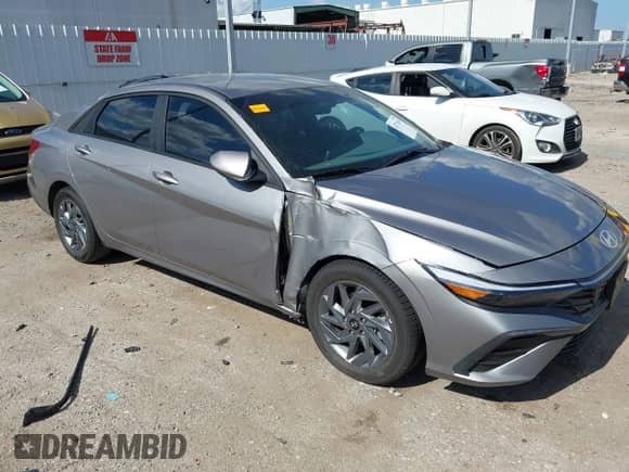 2024 Hyundai Elantra SEL с VIN KMHLM4DG9RU766116, выставлен на аукционе IAAI как лот 42723610 с пробегом 19 682 миль миль и . История ставок и продаж доступна на DreamBid. Изображение 17.