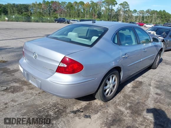 ✅ 2006 Buick LaCrosse CX • VIN: 2G4WC582861147809 • Лот: 43130702. Опубликован ранее на IAAI с пробегом 121 876 миль. Бесплатный доступ к архиву аукционных продаж из США и подробный отчёт об истории автомобиля на DreamBid. Изображение 4.