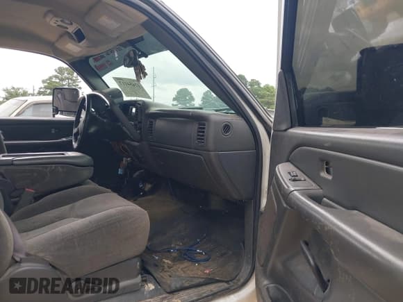 ✅ 2006 Chevrolet Silverado 2500HD LT3 • VIN: 1GCHK23D86F237137 • Lot: 42654117. Wystawiony na IAAI z przebiegiem Nie podano. Bezpłatny archiwum sprzedaży aukcyjnych z USA i szczegółowy raport historii pojazdu na DreamBid. Zdjęcie 5.