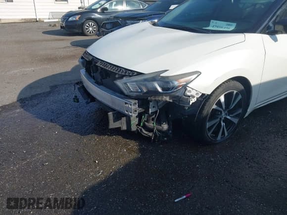 ✅ 2017 Nissan Maxima SV • VIN: 1N4AA6AP5HC442854 • Lot: 42808496. Wystawiony na IAAI z przebiegiem 106 460 mil. Bezpłatny archiwum sprzedaży aukcyjnych z USA i szczegółowy raport historii pojazdu na DreamBid. Zdjęcie 6.