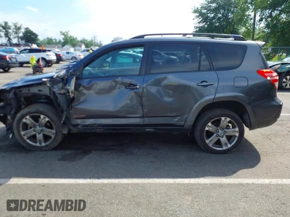 ✅ 2011 Toyota RAV4 Sport • VIN: JTMRK4DVXB5099592 • Lot: 42635762. Listed on IAAI with 238,181 mi. Free auction sales archive from the USA and detailed vehicle history report at DreamBid. Image 14.