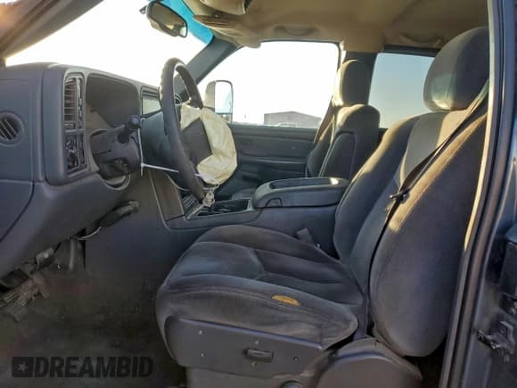 ✅ 2006 GMC Sierra 2500HD SLE2 • VIN: 1GTHK29U86E267610 • Lot: 94667675. Listed on Copart with 213,864 mi. Free auction sales archive from the USA and detailed vehicle history report at DreamBid. Image 7.