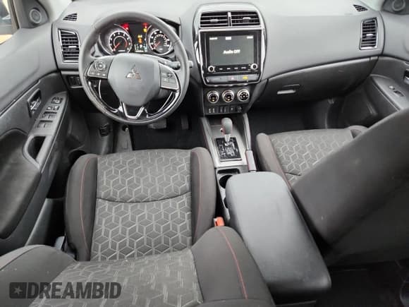 ✅ 2024 Mitsubishi Outlander S • VIN: JA4ARUAU8RU014182 • Lot: 82128925. Wystawiony na Copart z przebiegiem 7 243 mil. Bezpłatny archiwum sprzedaży aukcyjnych z USA i szczegółowy raport historii pojazdu na DreamBid. Zdjęcie 8.