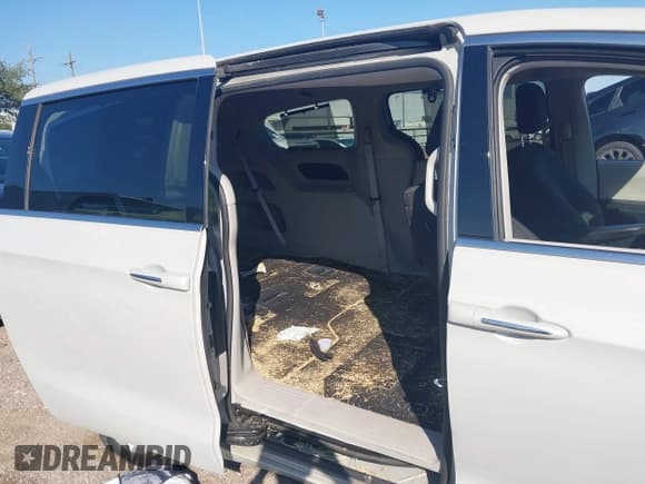 ✅ 2017 Chrysler Pacifica Touring L • VIN: 2C4RC1BG5HR839576 • Лот: 43540321. Опубликован ранее на IAAI с пробегом 163 276 миль. Бесплатный доступ к архиву аукционных продаж из США и подробный отчёт об истории автомобиля на DreamBid. Изображение 8.