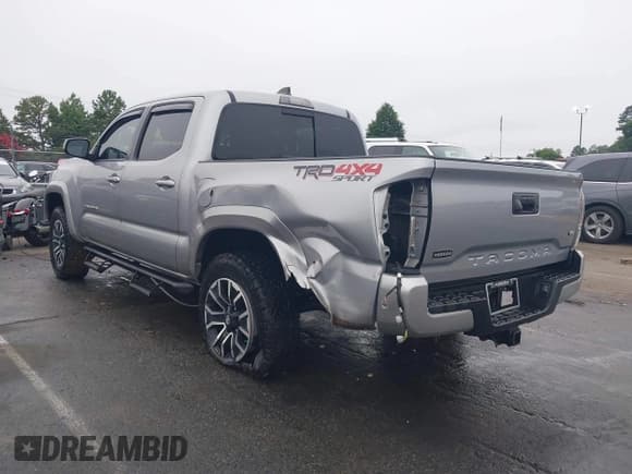✅ 2020 Toyota Tacoma SR5 • VIN: 3TMCZ5ANXLM296379 • Lot: 42699808. Listed on IAAI with 39,765 mi. Free auction sales archive from the USA and detailed vehicle history report at DreamBid. Image 3.