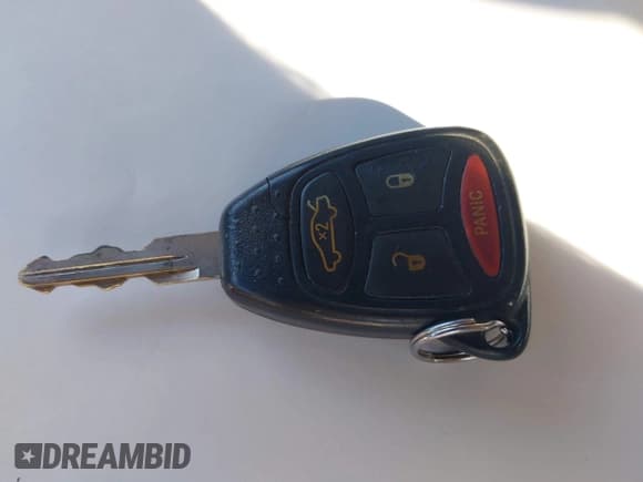 ✅ 2006 Jeep Commander Limited • VIN: 1J8HG58266C198570 • Lot: 42997942. Wystawiony na IAAI z przebiegiem 204 724 mil. Bezpłatny archiwum sprzedaży aukcyjnych z USA i szczegółowy raport historii pojazdu na DreamBid. Zdjęcie 11.