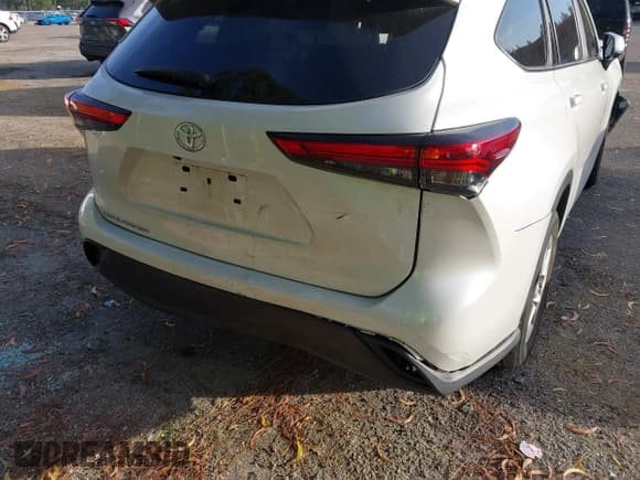 ✅ 2023 Toyota Highlander L • VIN: 5TDKDRAH4PS008096 • Lot: 43677768. Wystawiony na IAAI z przebiegiem 42 382 mil. Bezpłatny archiwum sprzedaży aukcyjnych z USA i szczegółowy raport historii pojazdu na DreamBid. Zdjęcie 21.