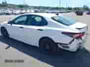 2022 Toyota Camry SE z VIN 4T1G11AK5NU075077, wystawiony jako IAAI lot #42359500 z przebiegiem 35 938 mil mil oraz . Historia ofert i sprzedaży dostępna na DreamBid. Obrazek 3.