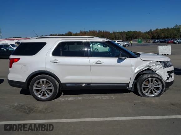 ✅ 2019 Ford Explorer XLT • VIN: 1FM5K7D84KGA68090 • Lot: 43597521. Wystawiony na IAAI z przebiegiem 96 109 mil. Bezpłatny archiwum sprzedaży aukcyjnych z USA i szczegółowy raport historii pojazdu na DreamBid. Zdjęcie 13.